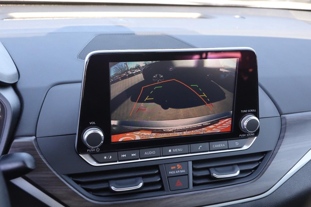 Nissan Altima Vehicle Image 18