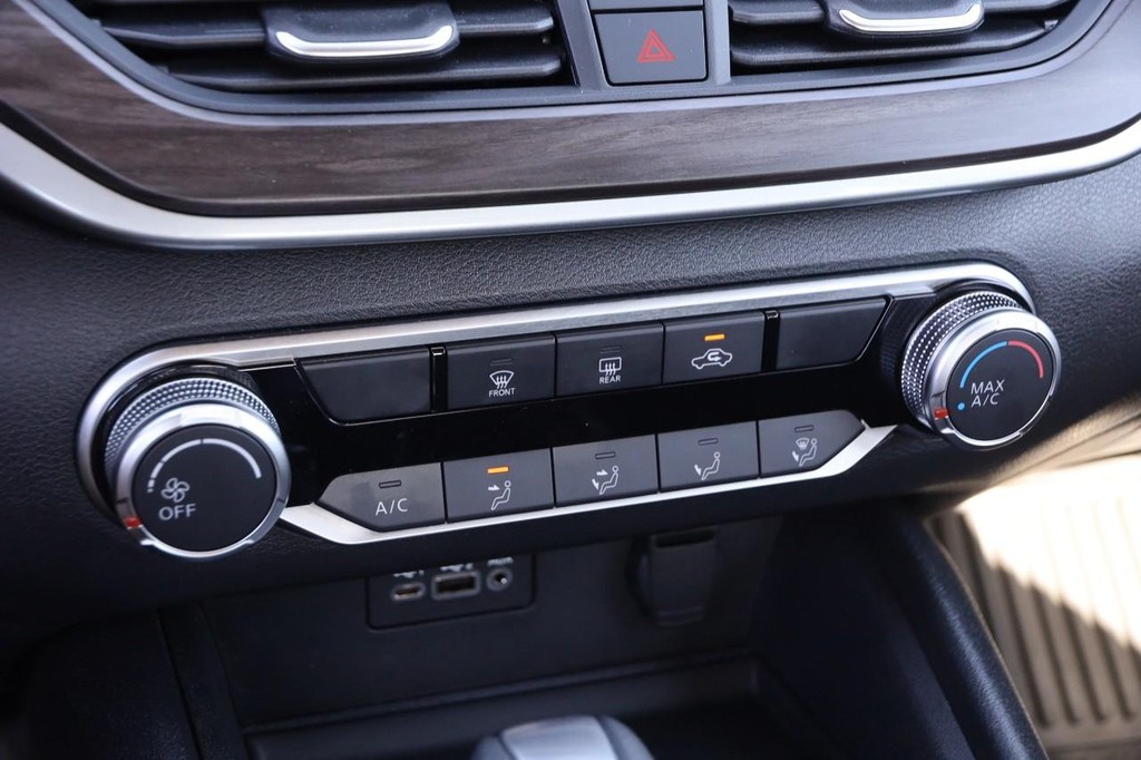 Nissan Altima Vehicle Image 19