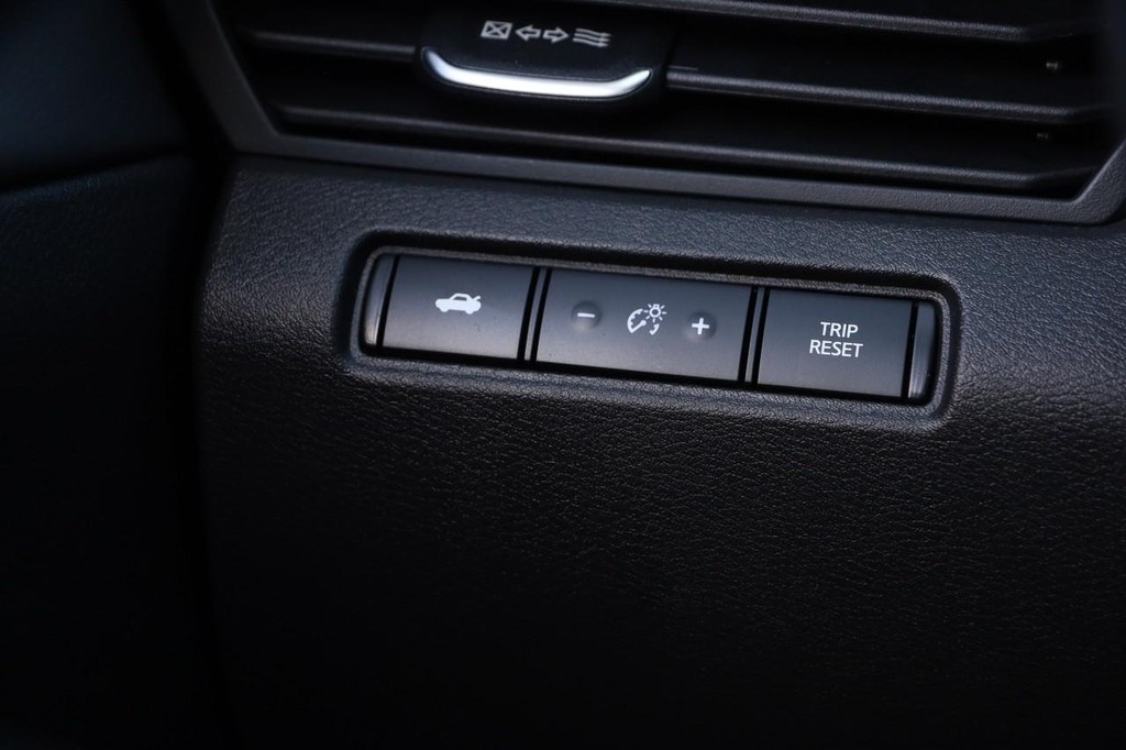 Nissan Altima Vehicle Image 20