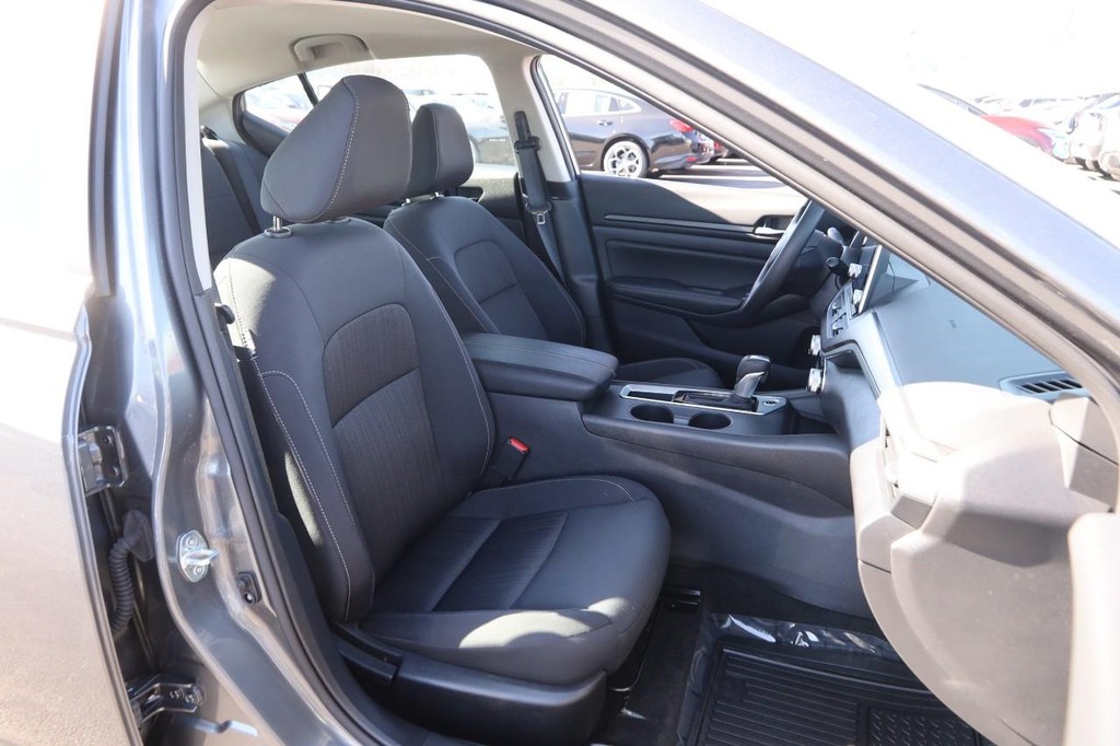 Nissan Altima Vehicle Image 26