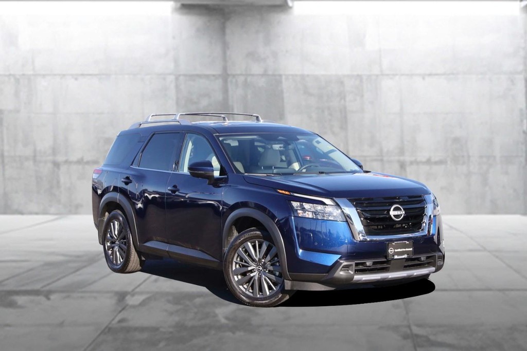 Nissan Pathfinder Vehicle Full-screen Gallery Image 2