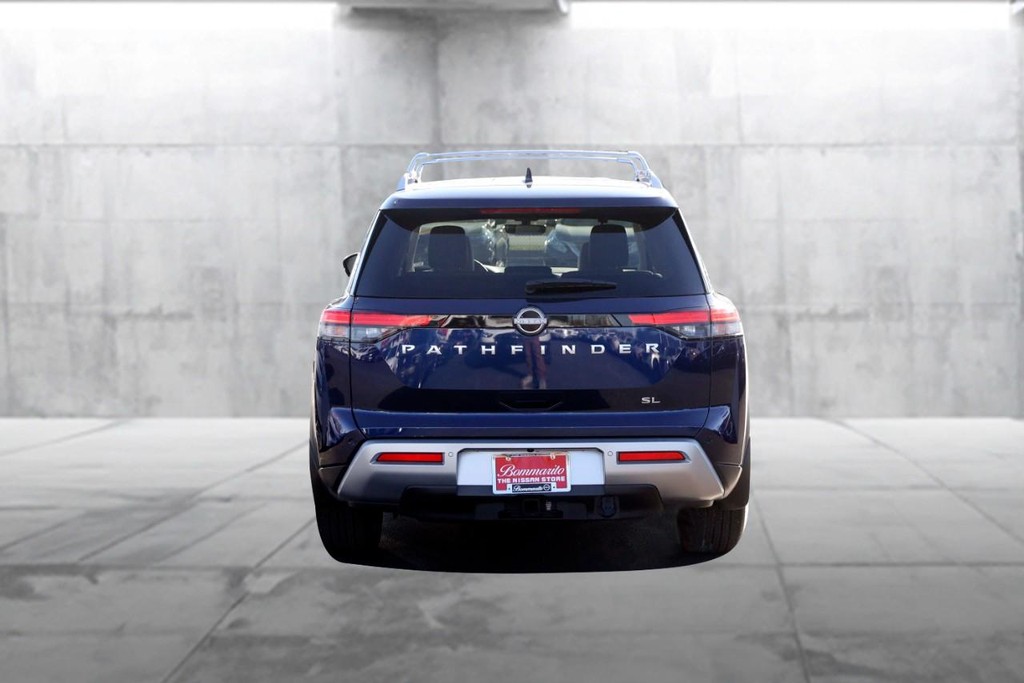 Nissan Pathfinder Vehicle Full-screen Gallery Image 6