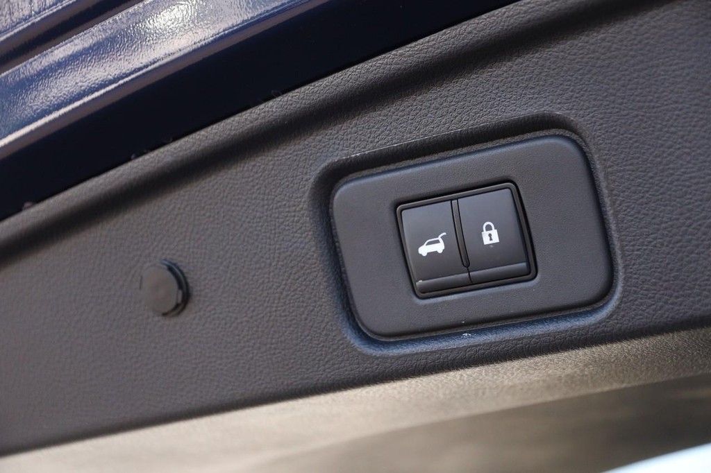 Nissan Pathfinder Vehicle Full-screen Gallery Image 8