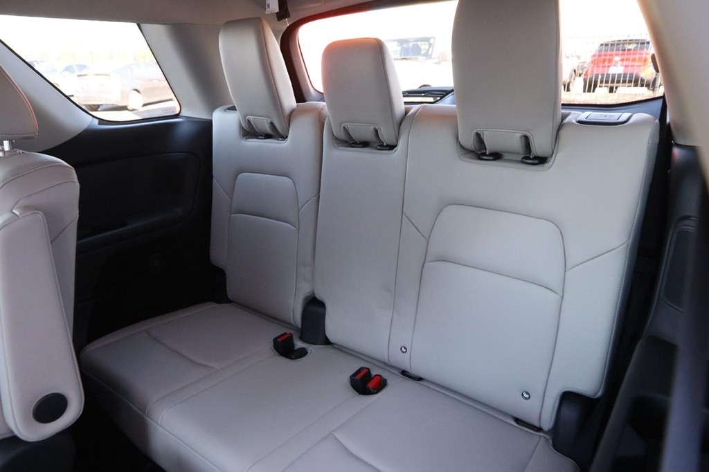 Nissan Pathfinder Vehicle Full-screen Gallery Image 12