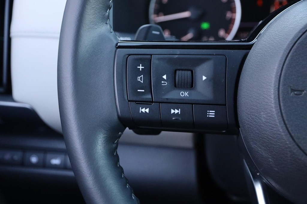 Nissan Pathfinder Vehicle Full-screen Gallery Image 14