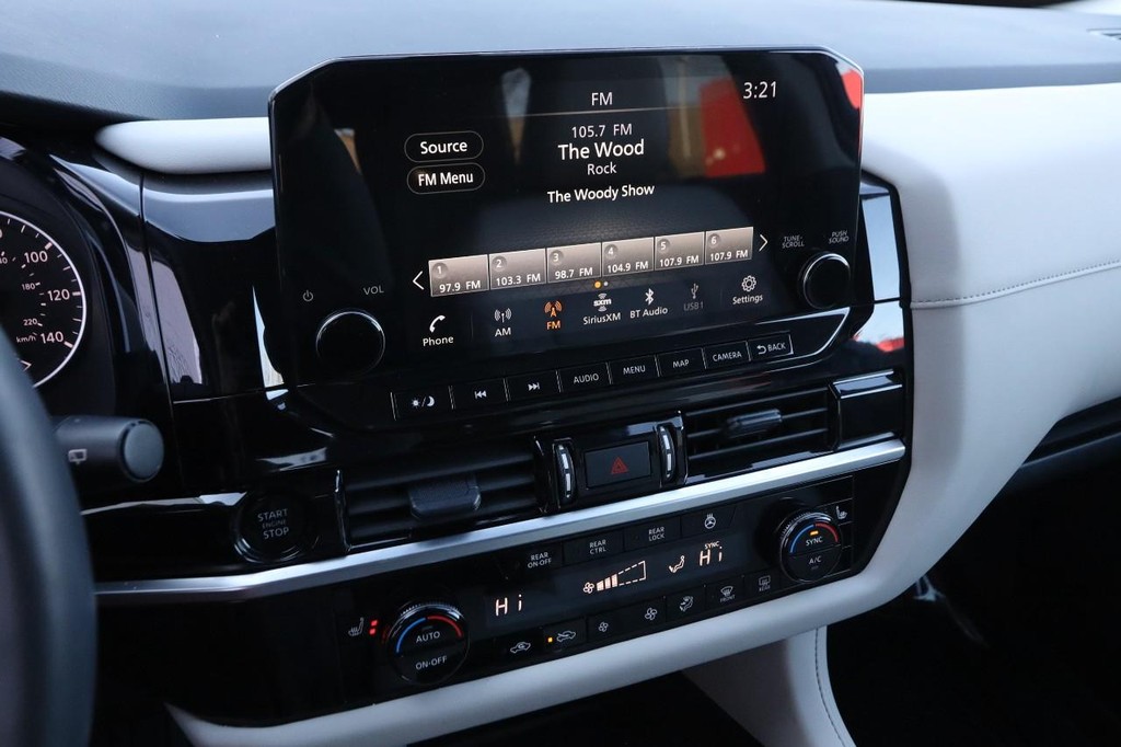 Nissan Pathfinder Vehicle Full-screen Gallery Image 17