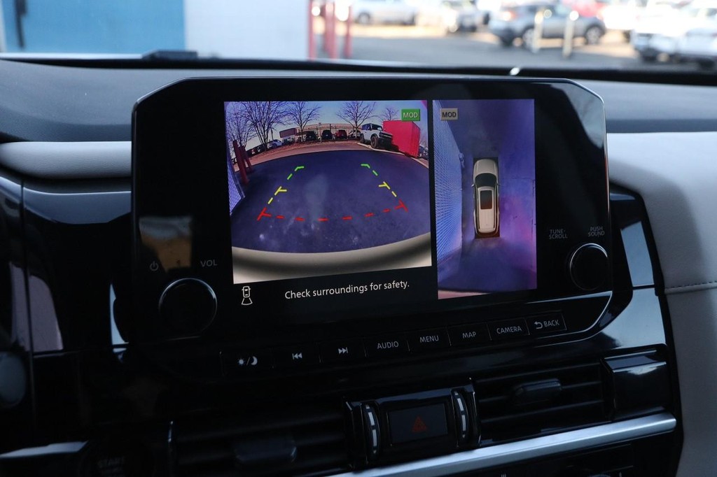 Nissan Pathfinder Vehicle Full-screen Gallery Image 18