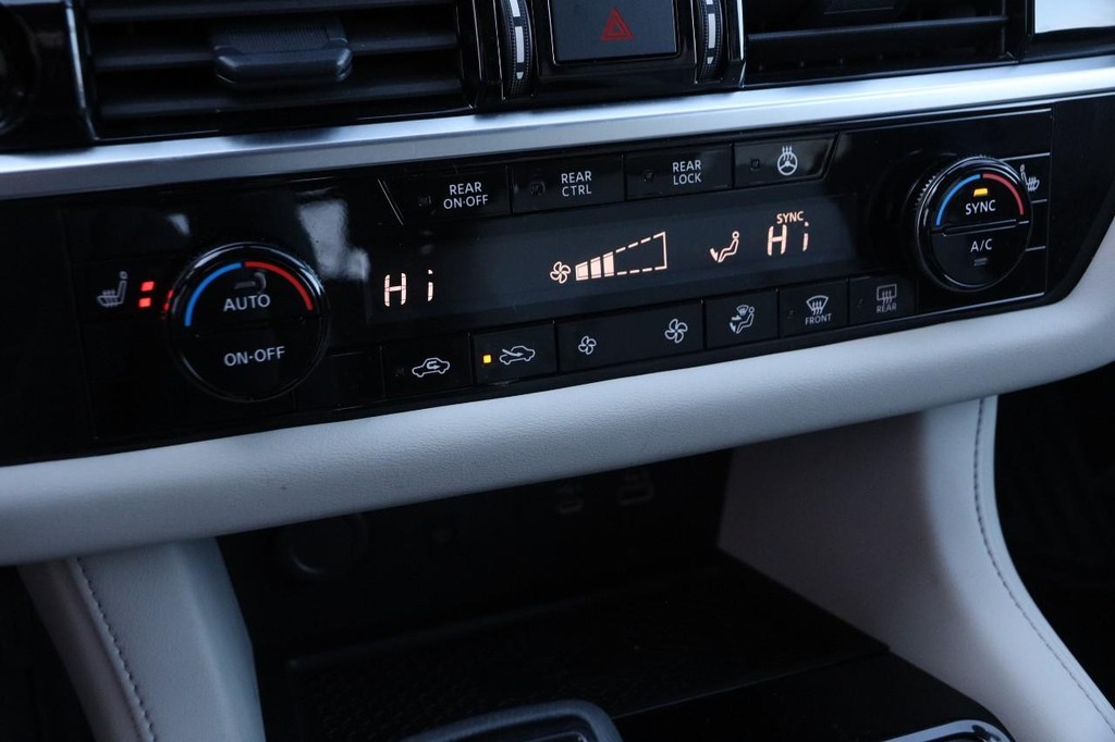 Nissan Pathfinder Vehicle Full-screen Gallery Image 19