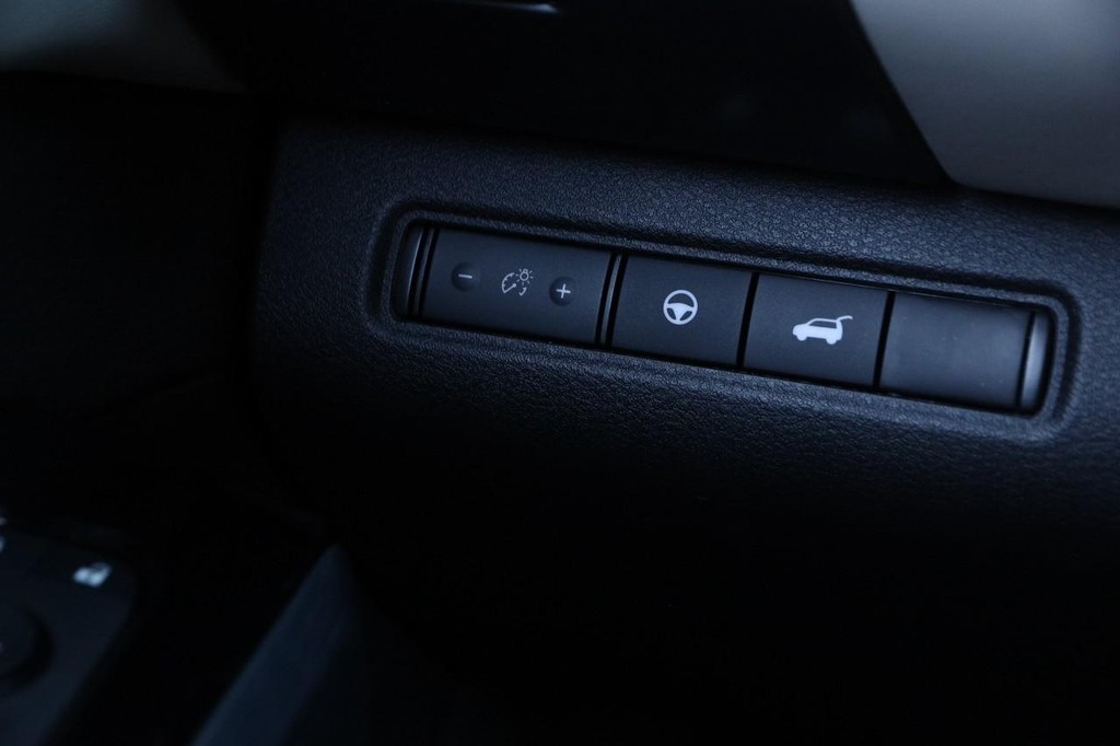 Nissan Pathfinder Vehicle Full-screen Gallery Image 21