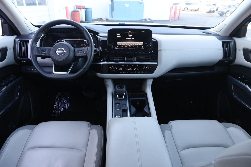 Nissan Pathfinder Vehicle Full-screen Gallery Image 22