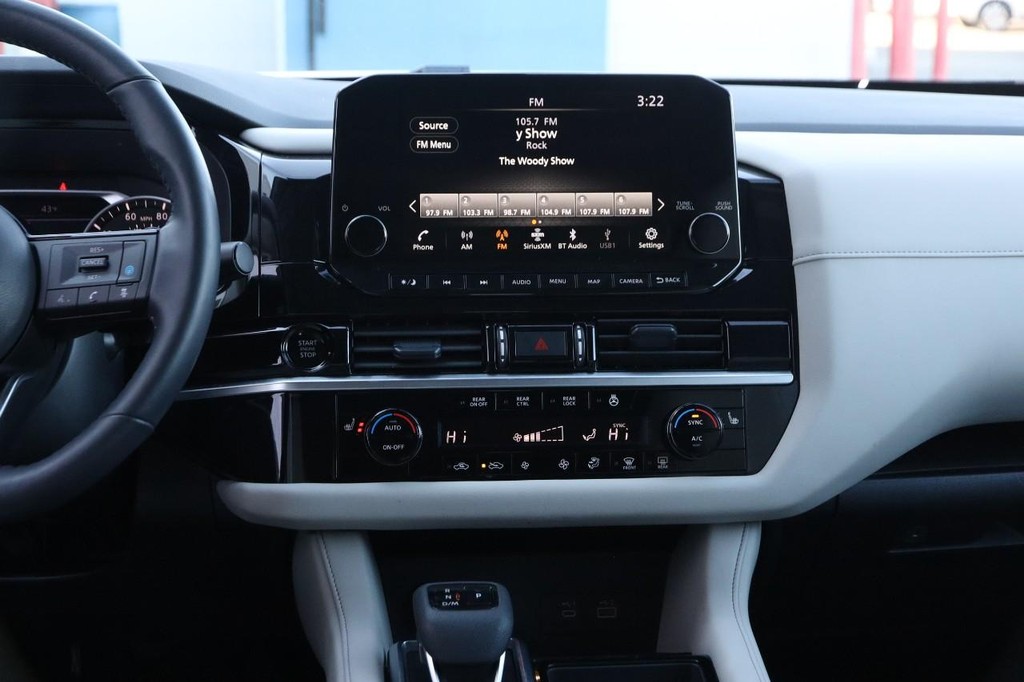 Nissan Pathfinder Vehicle Full-screen Gallery Image 25