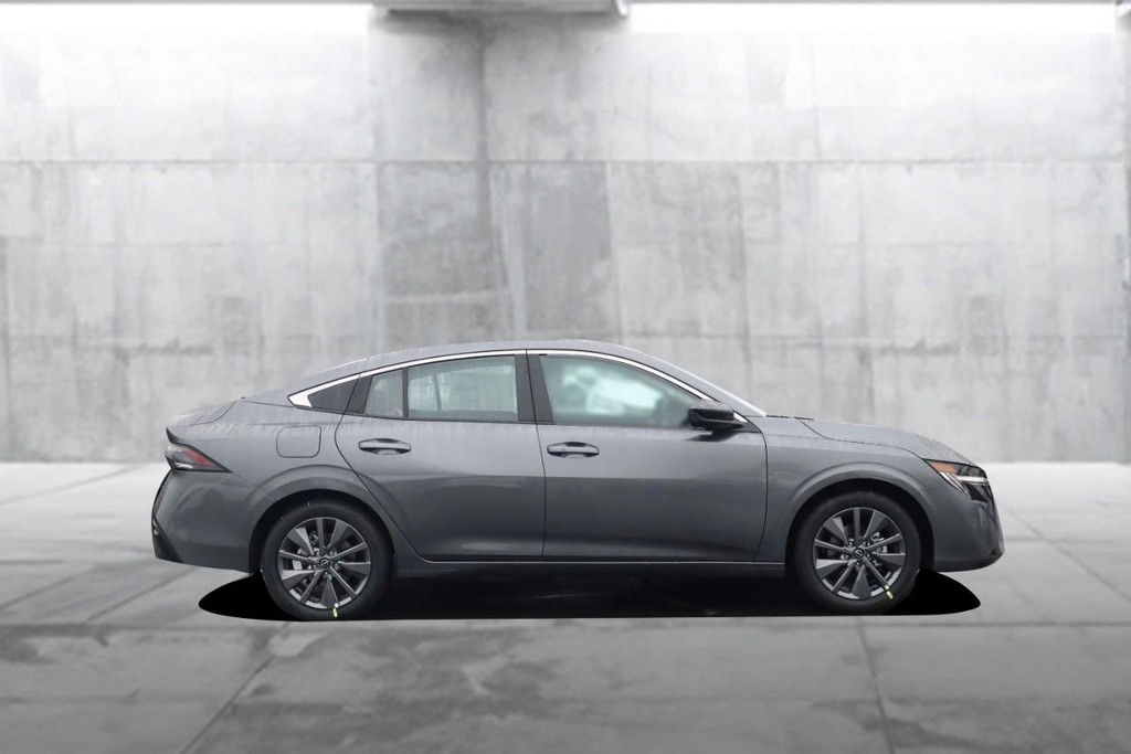 Nissan Sentra Vehicle Image 05