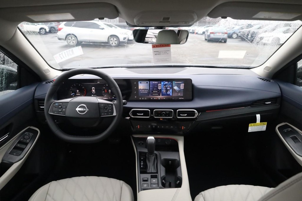 Nissan Sentra Vehicle Image 07