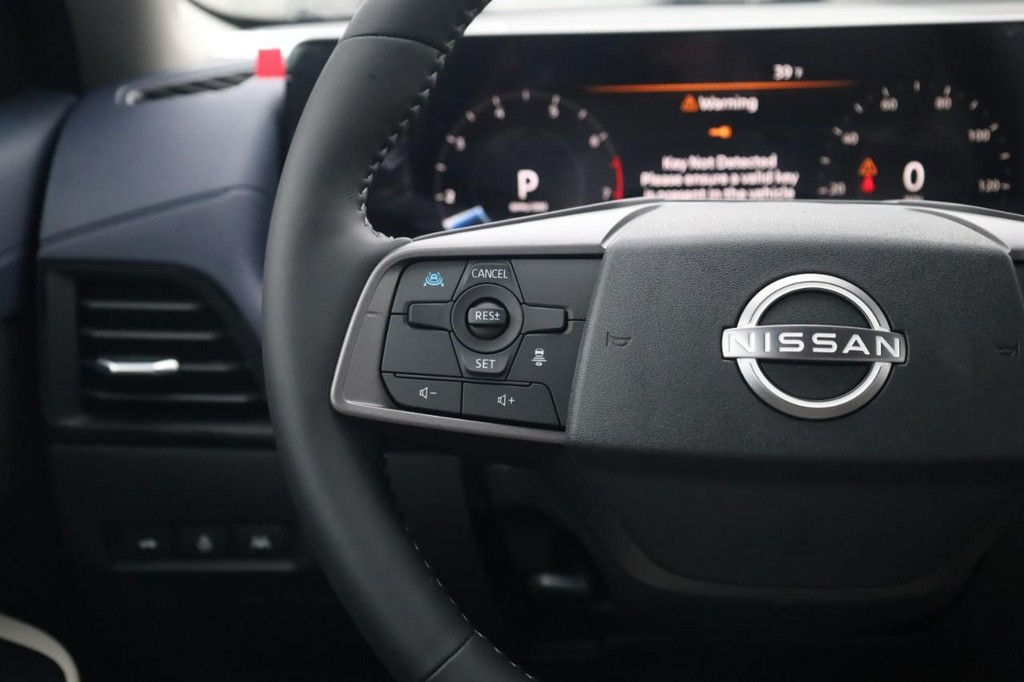 Nissan Sentra Vehicle Image 10