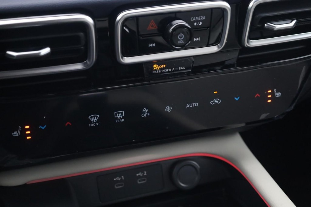 Nissan Sentra Vehicle Image 15