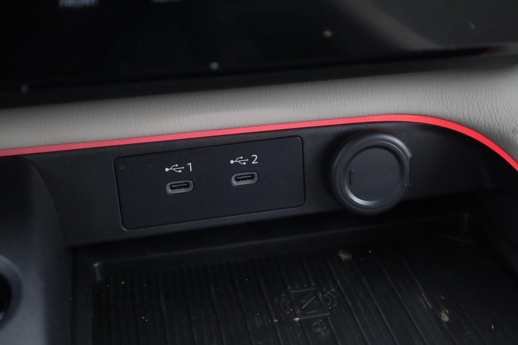 Nissan Sentra Vehicle Image 16