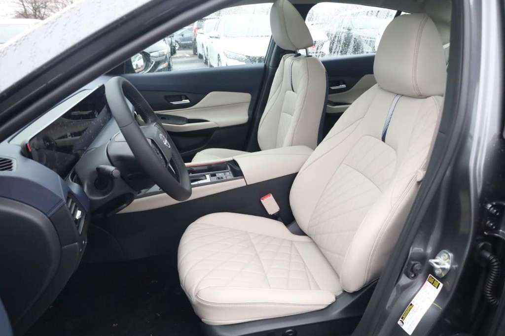 Nissan Sentra Vehicle Image 18