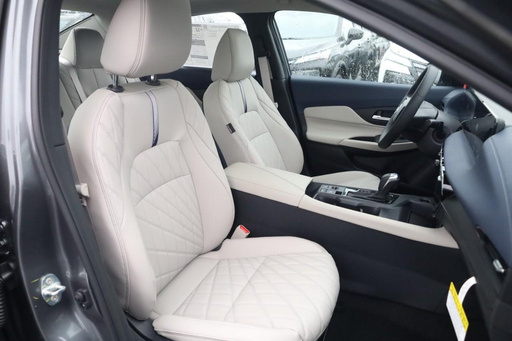 Nissan Sentra Vehicle Image 19