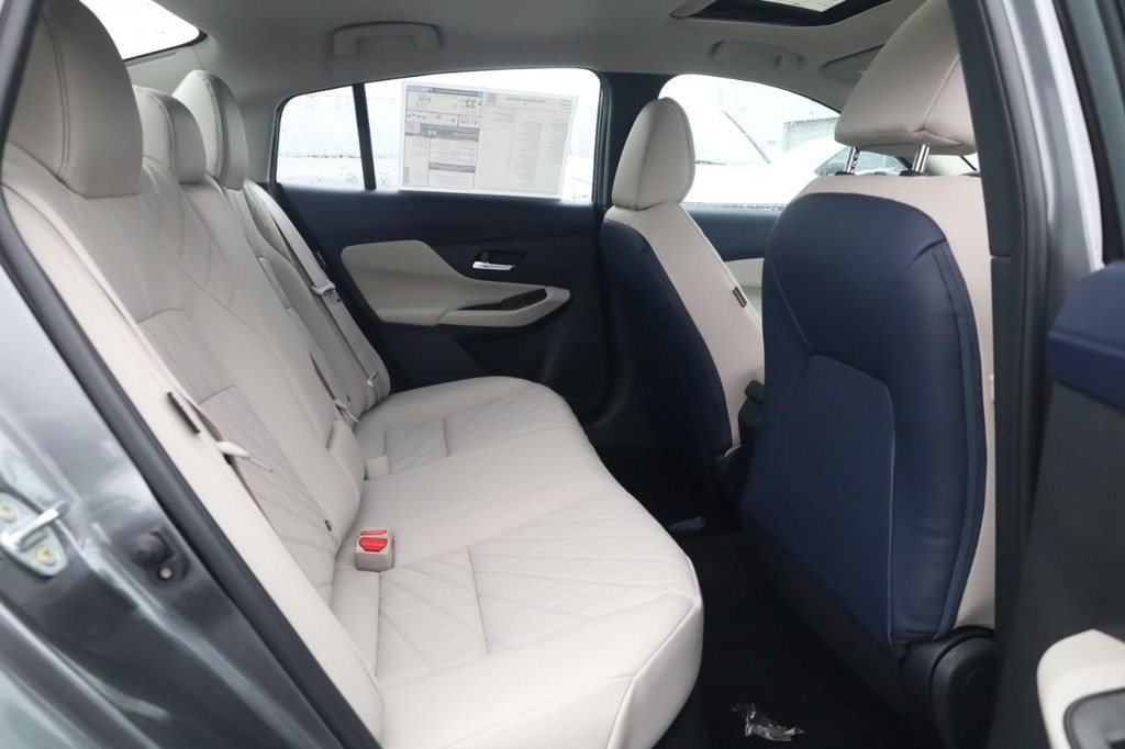 Nissan Sentra Vehicle Image 20