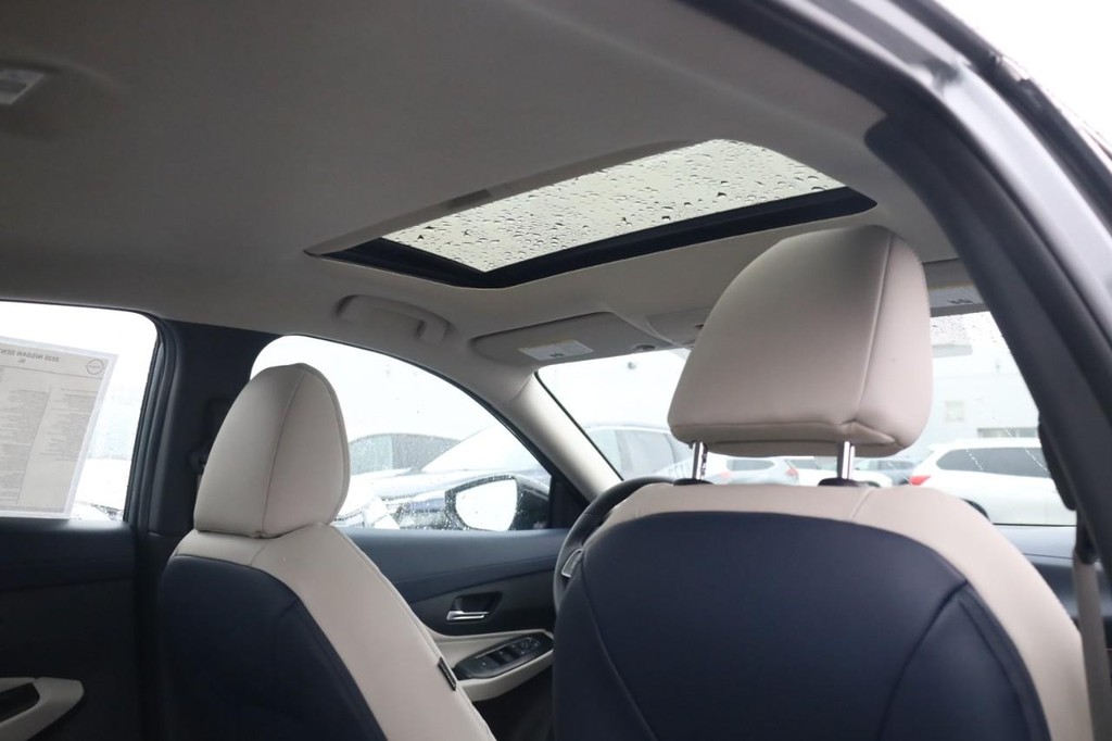 Nissan Sentra Vehicle Image 21