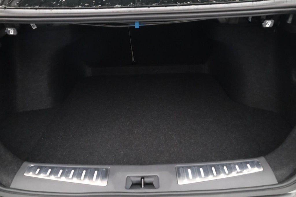 Nissan Sentra Vehicle Image 22