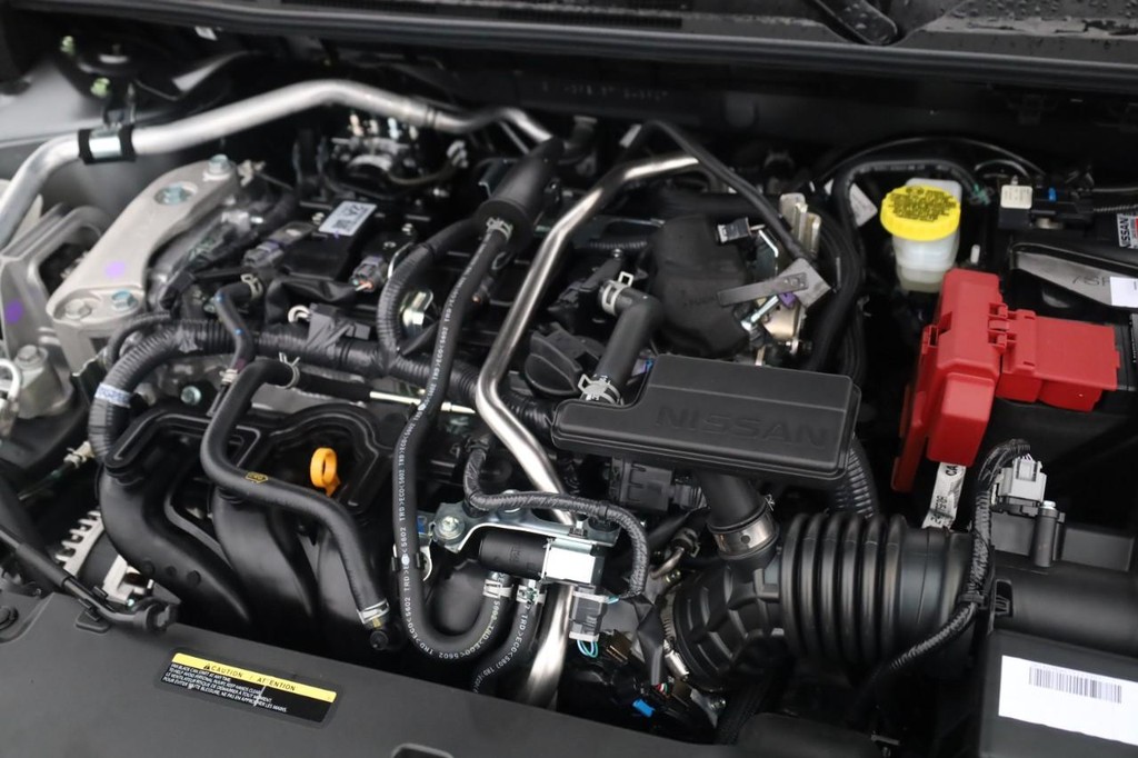 Nissan Sentra Vehicle Image 23