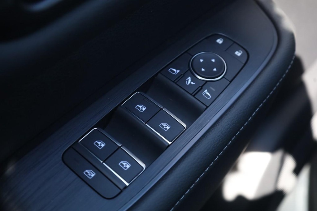 Nissan Armada Vehicle Image 11