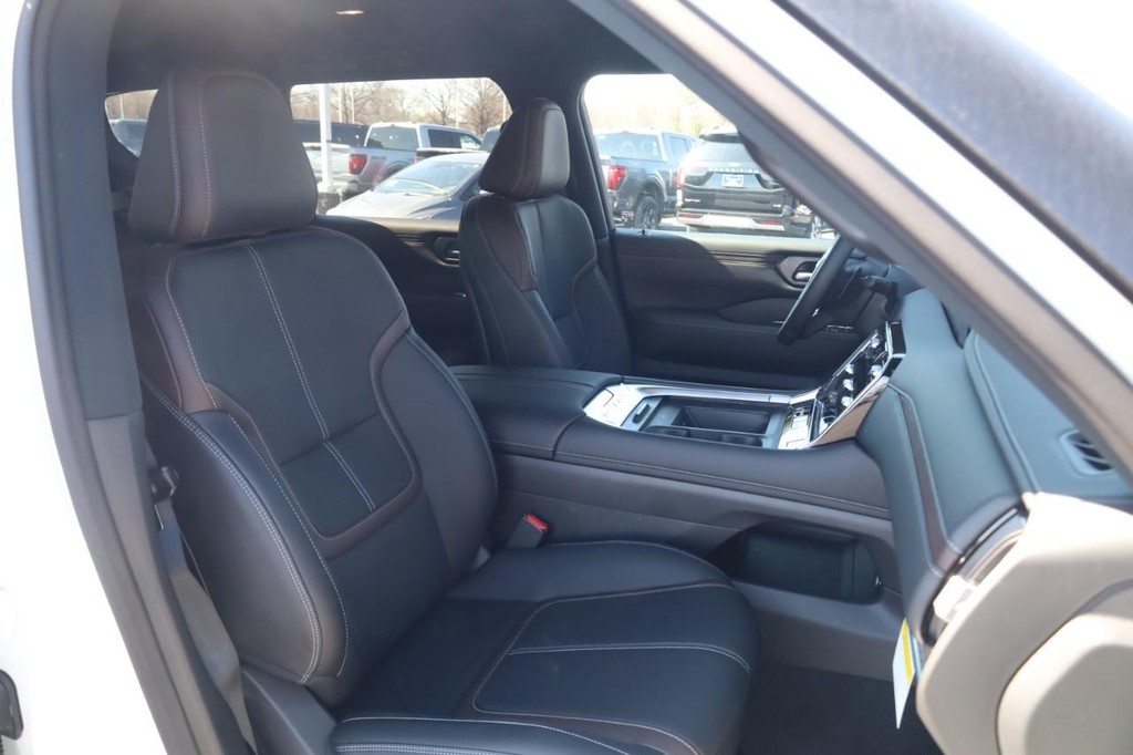 Nissan Armada Vehicle Image 20