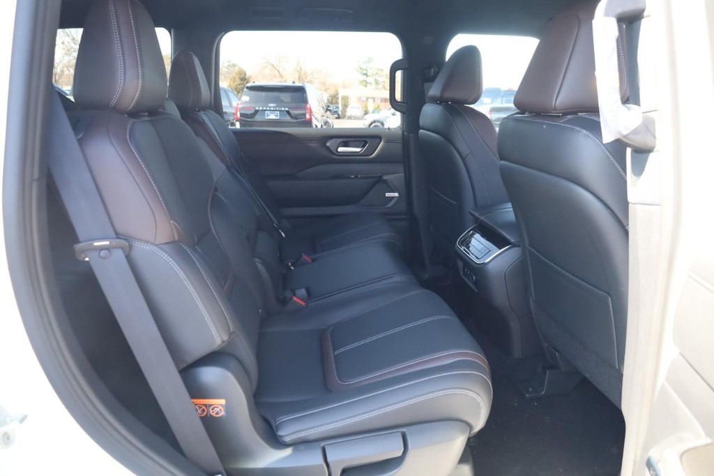 Nissan Armada Vehicle Image 21