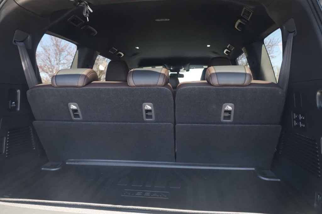 Nissan Armada Vehicle Image 23