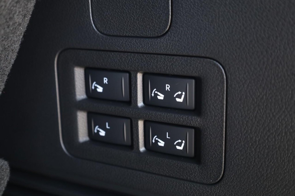 Nissan Armada Vehicle Image 24