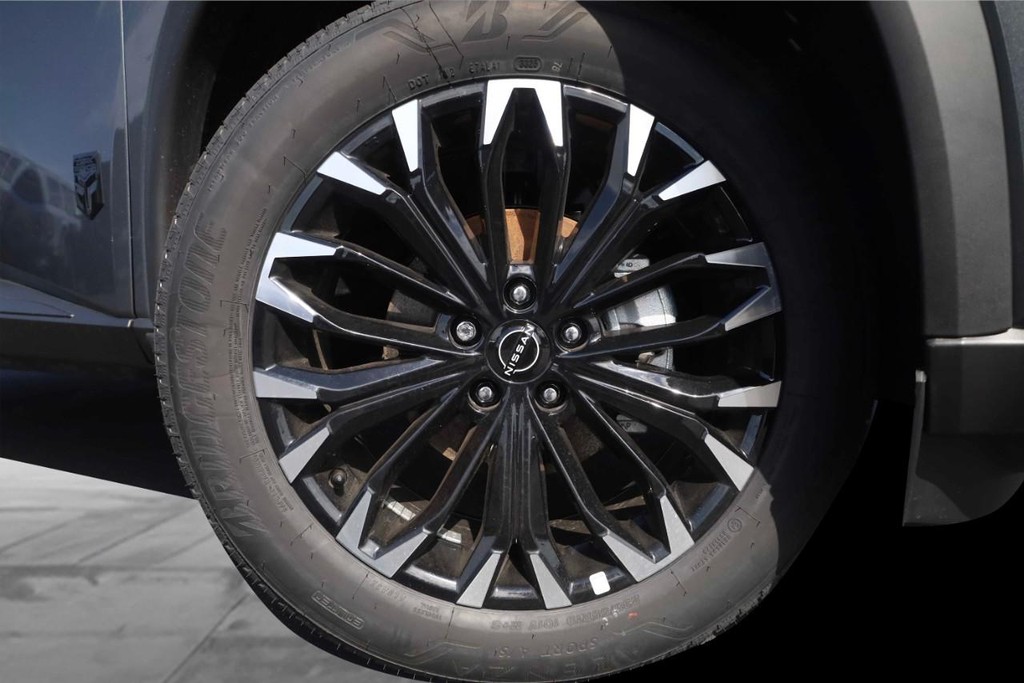 Nissan Rogue Vehicle Image 03