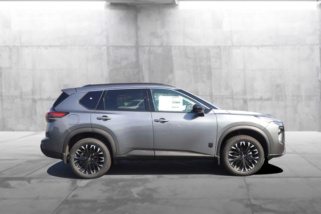 Nissan Rogue Vehicle Image 05