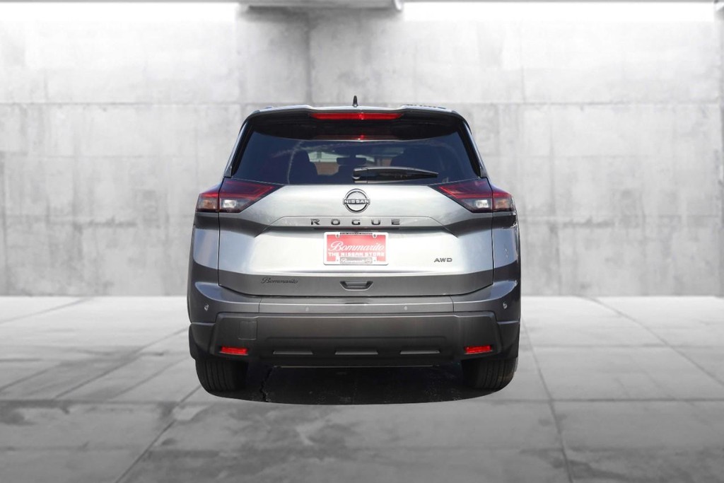 Nissan Rogue Vehicle Image 06
