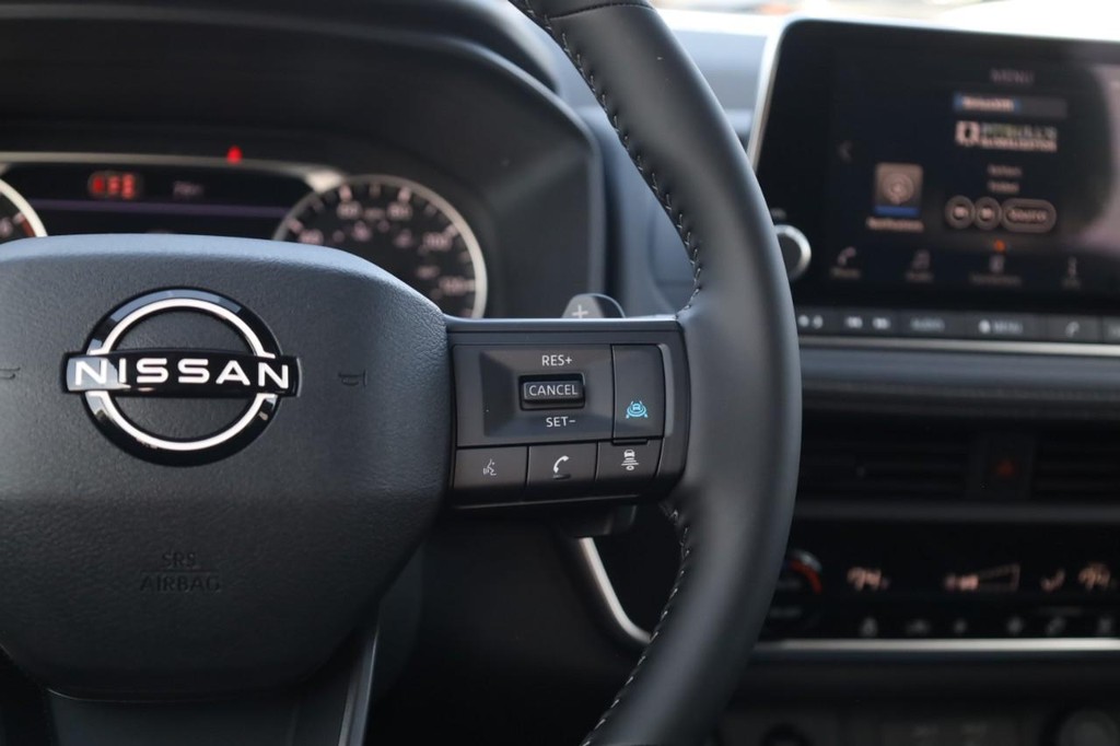 Nissan Rogue Vehicle Image 09