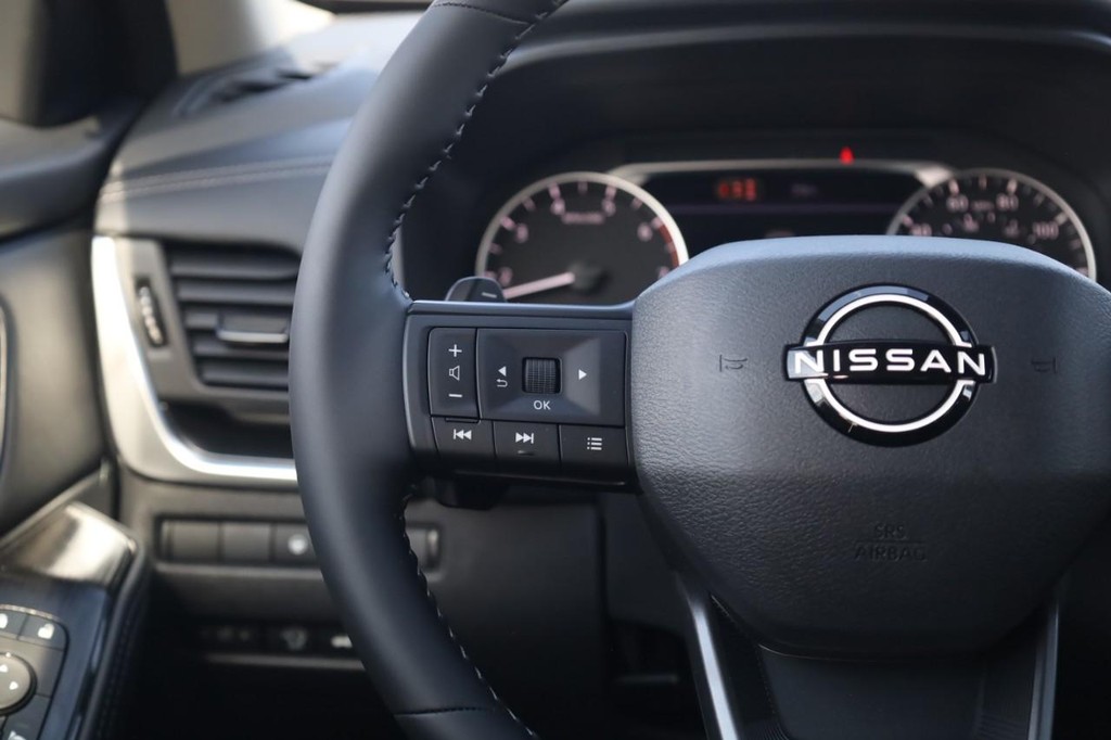 Nissan Rogue Vehicle Image 10