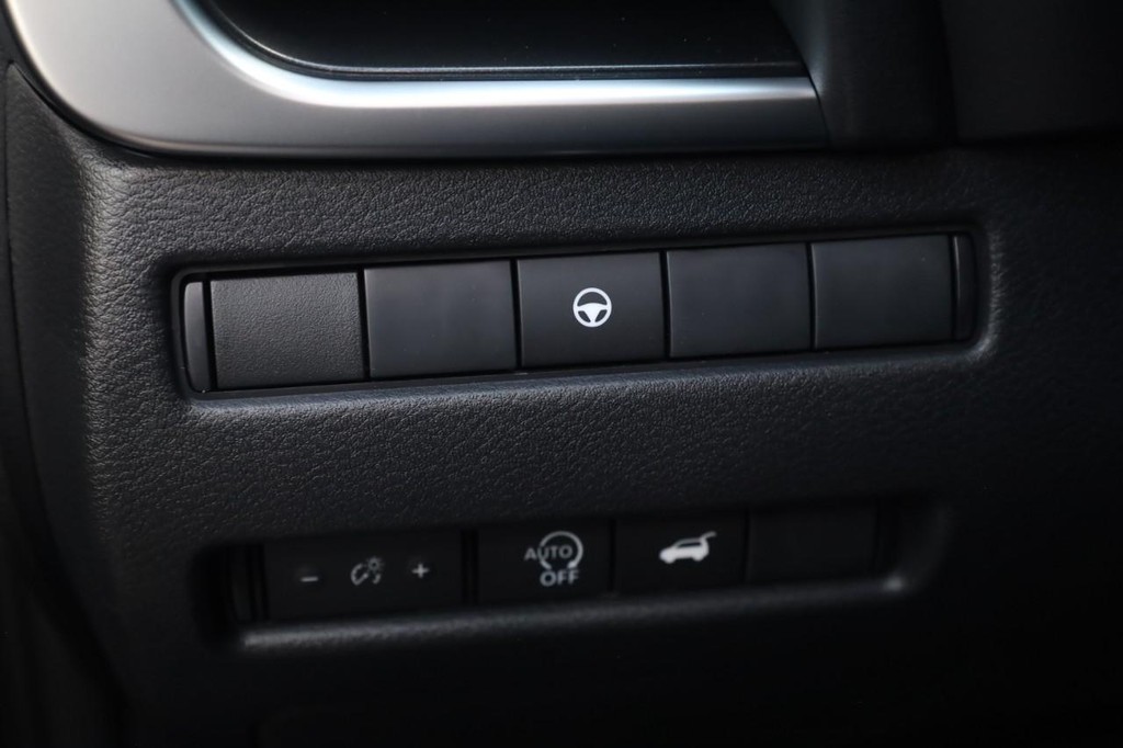 Nissan Rogue Vehicle Image 12