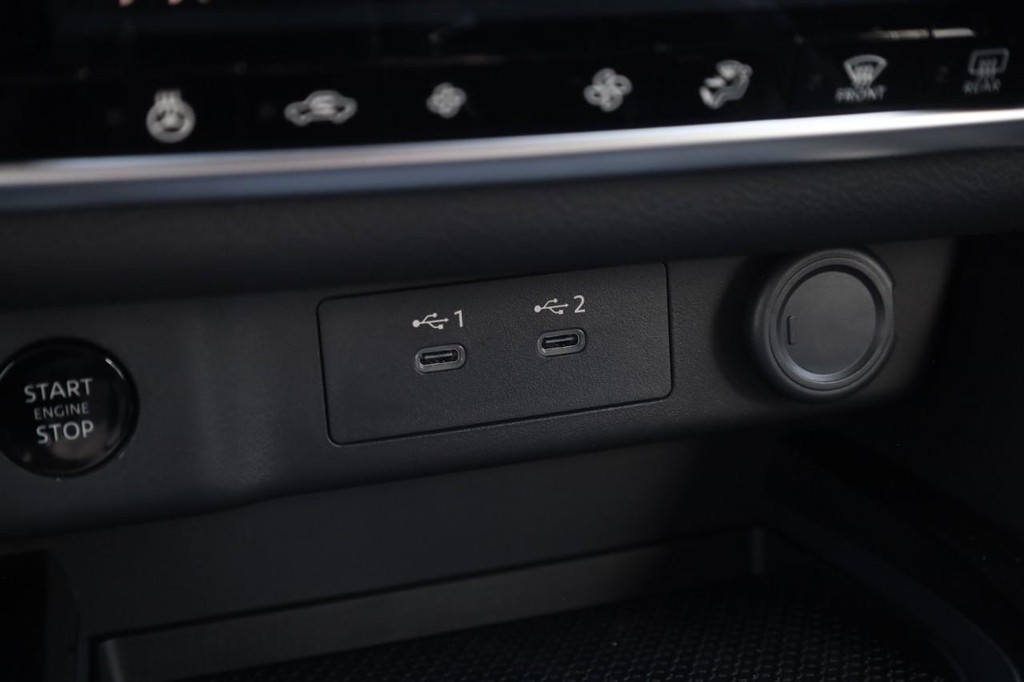 Nissan Rogue Vehicle Image 17