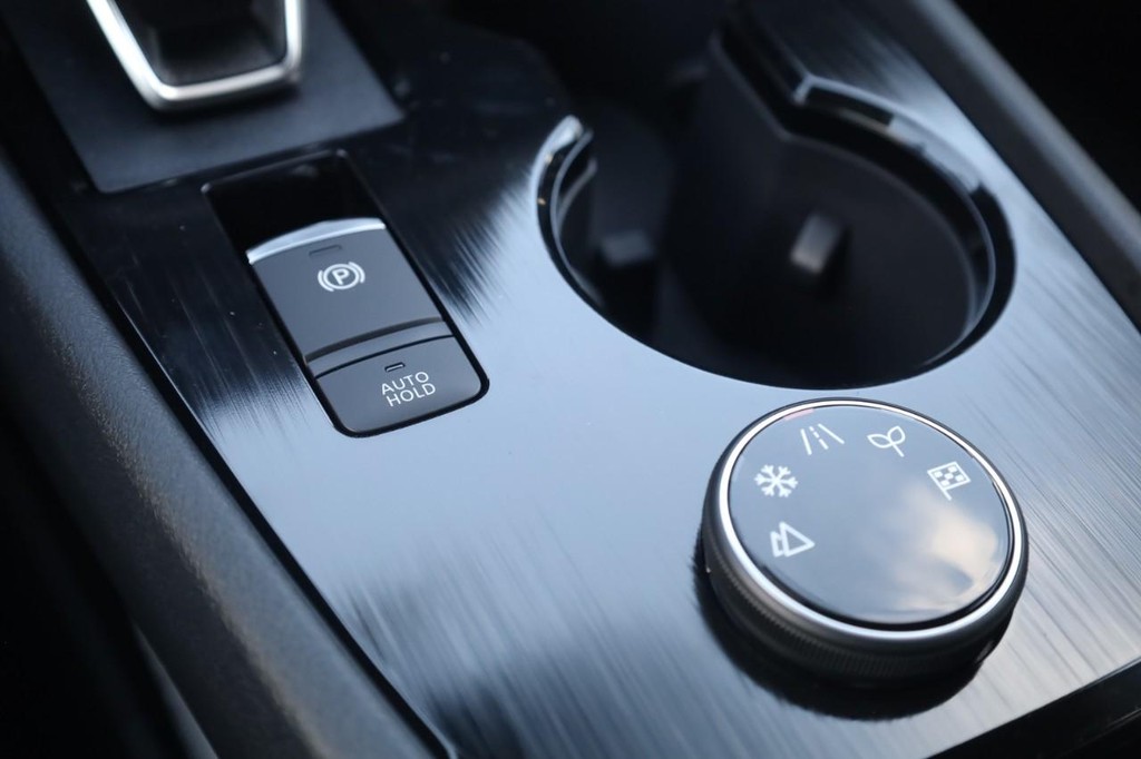 Nissan Rogue Vehicle Image 19