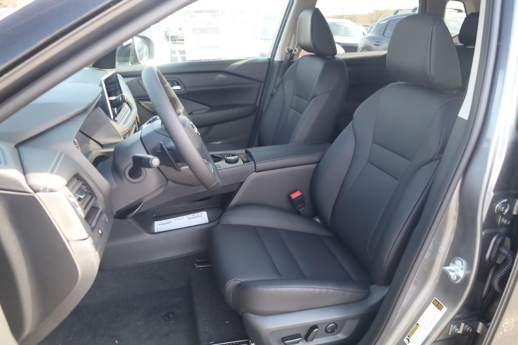 Nissan Rogue Vehicle Image 20