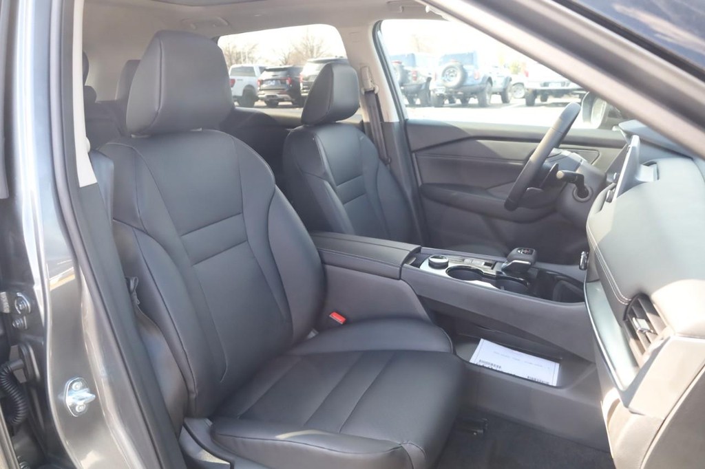 Nissan Rogue Vehicle Image 21