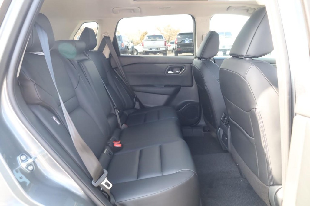 Nissan Rogue Vehicle Image 22