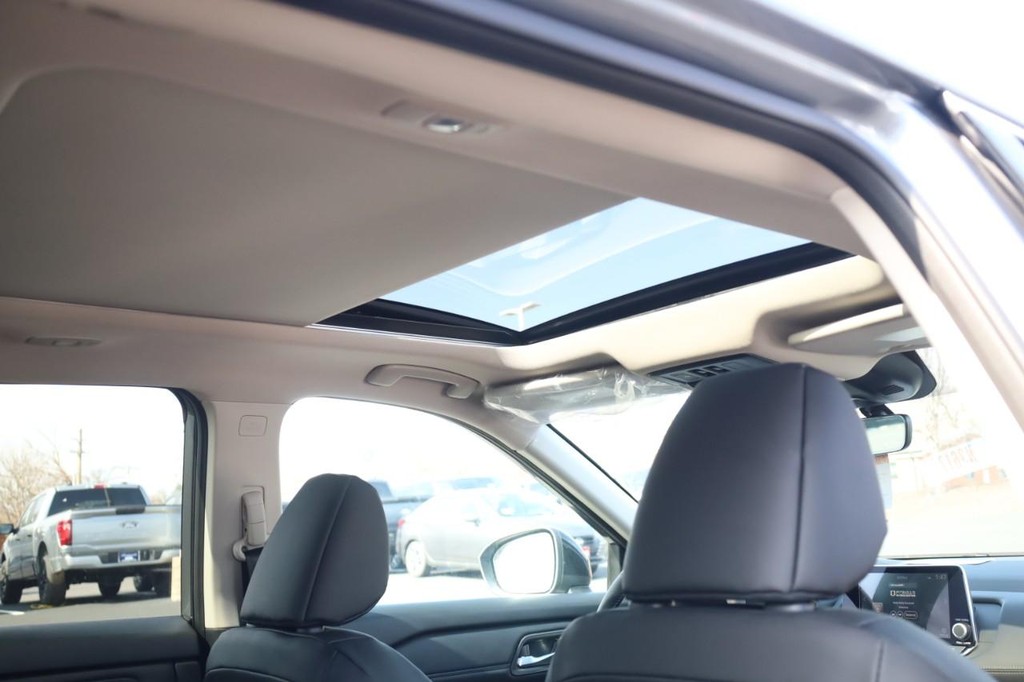 Nissan Rogue Vehicle Image 23