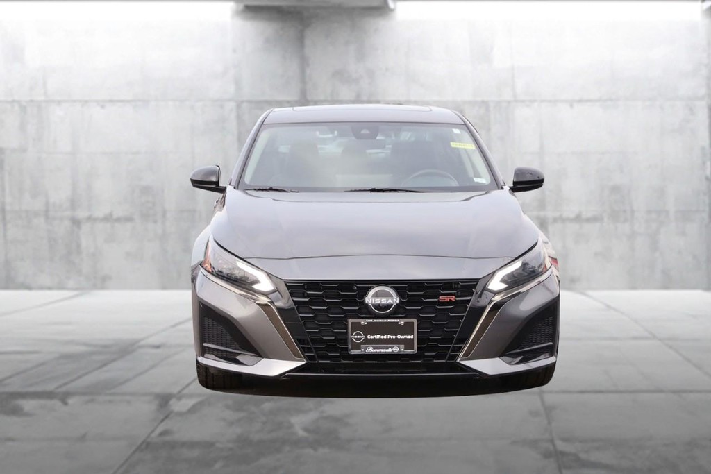 Nissan Altima Vehicle Image 04