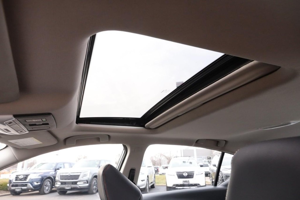 Nissan Altima Vehicle Image 08