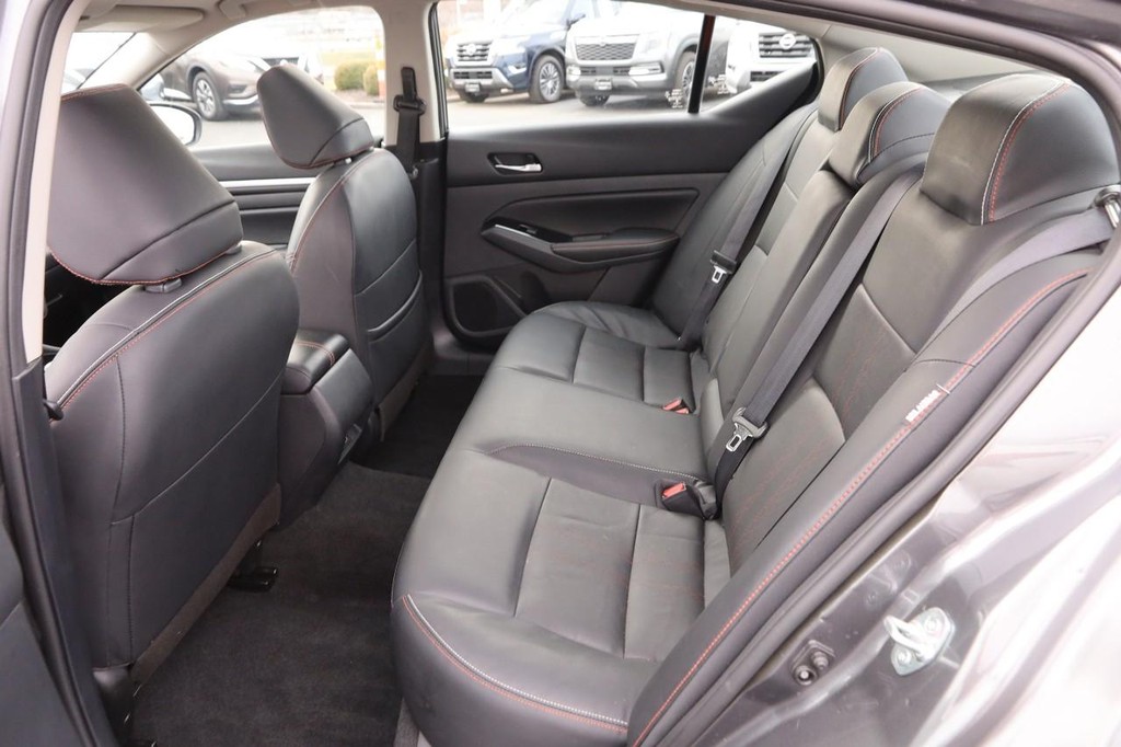 Nissan Altima Vehicle Image 10