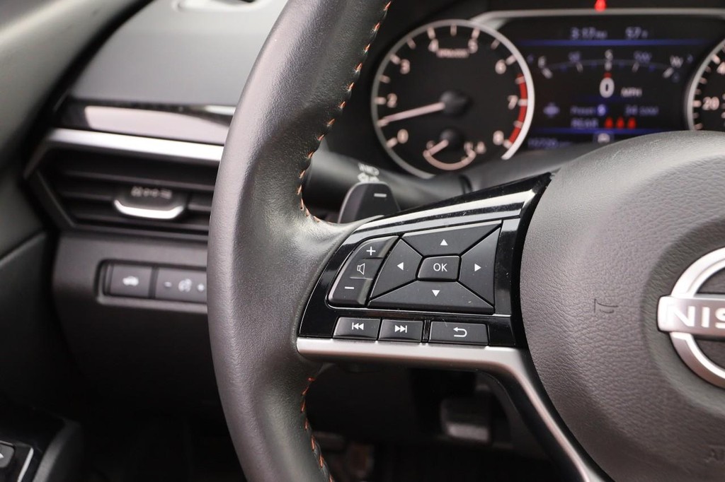 Nissan Altima Vehicle Image 12