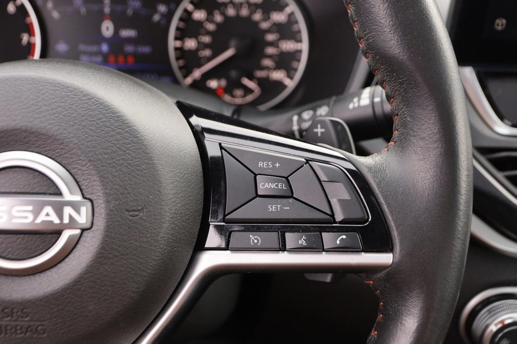 Nissan Altima Vehicle Image 13