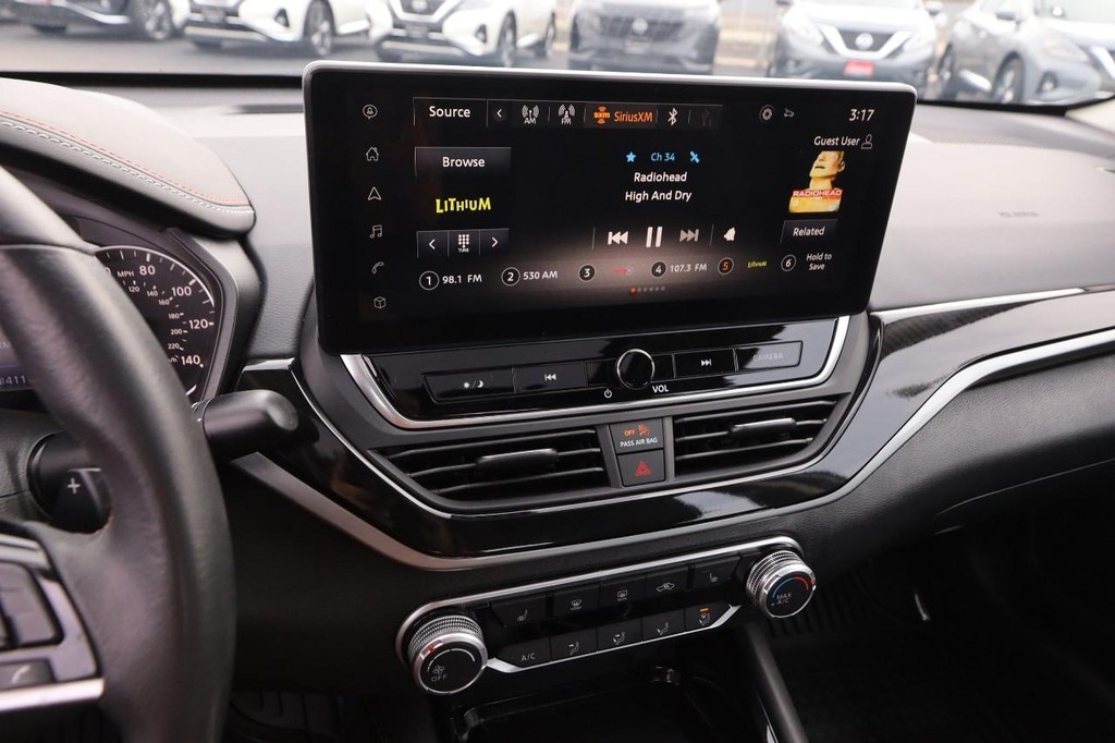 Nissan Altima Vehicle Image 15