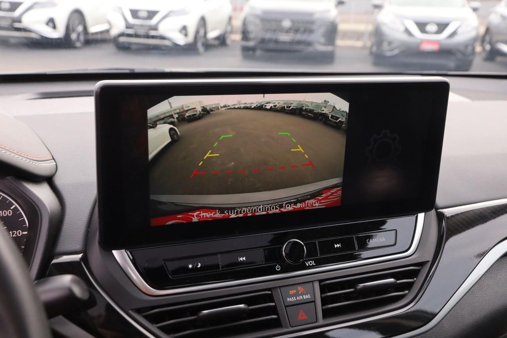 Nissan Altima Vehicle Image 16